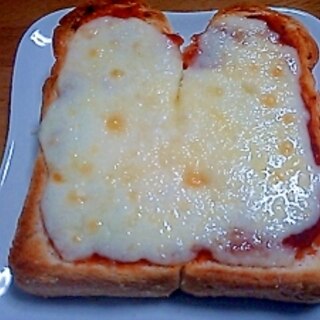 チーズ３種にパルメザン(＾＾)簡単ピザトースト
